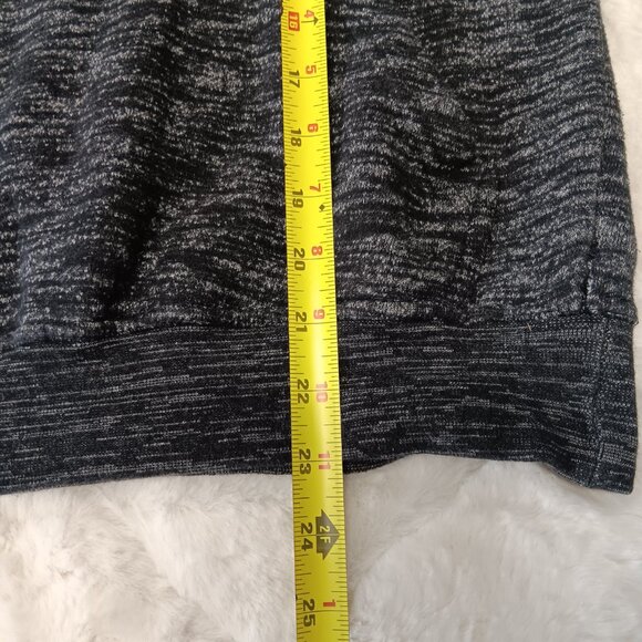 Queen pullover hoodie size small (flaw) - Picture 16 of 16